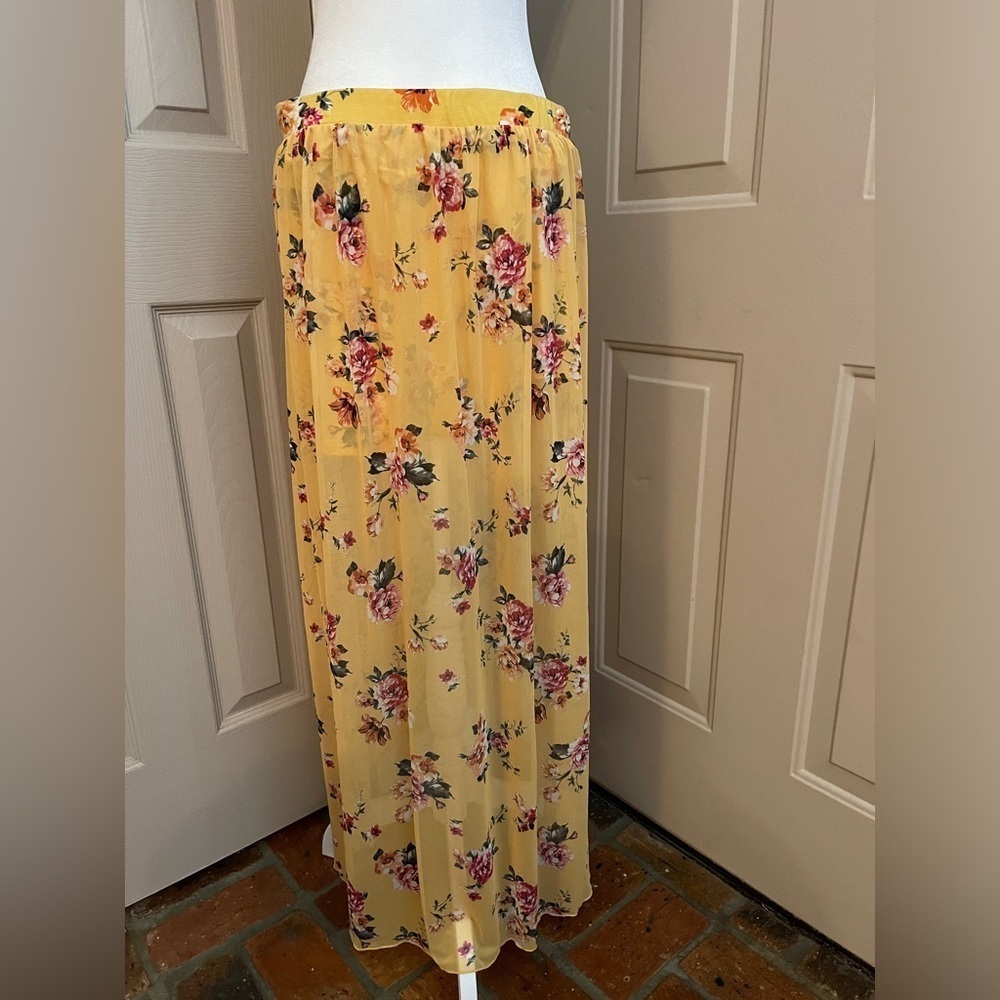 No Boundries yellow floral pull on skort in Jr size XL (15-17). - Picture 4 of 8